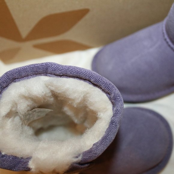 NIB UGG KOOLABURRA GIRL'S CLASSIC SHORT BOW SUEDE FUR BOOTS‎ PURPLE 5 TODDLER - Picture 3 of 6